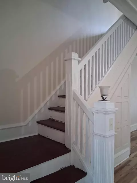 Entry Way - 416 Spring St, Reading, PA 19601 photo 2 of 4