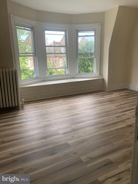 Living - 416 Spring St, Reading, PA 19601 photo 4 of 4