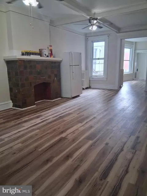 Living - 416 Spring St, Reading, PA 19601 photo 2 of 4