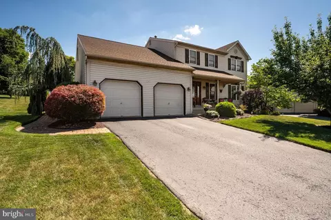Exterior - 431 E Augusta Dr, Sinking Spring, PA 19608 photo 5 of 23