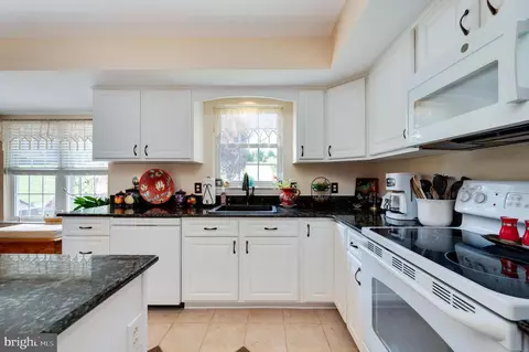 Kitchen - 431 E Augusta Dr, Sinking Spring, PA 19608 photo 6 of 7