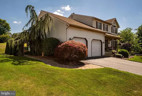 Exterior - 431 E Augusta Dr, Sinking Spring, PA 19608 photo 3 of 23