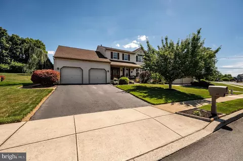 Exterior - 431 E Augusta Dr, Sinking Spring, PA 19608 photo 4 of 23