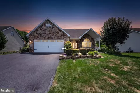 128 Hill Rd, Blandon, PA 19510