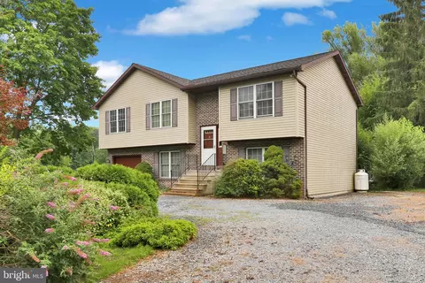 246 Sandhill Rd, Fleetwood, PA 19522