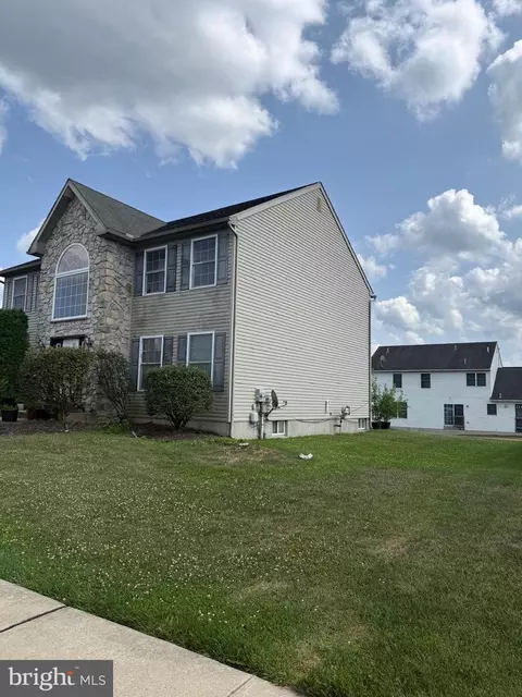 Exterior - 215 N Sandy Ln, Sinking Spring, PA 19608 photo 2 of 3