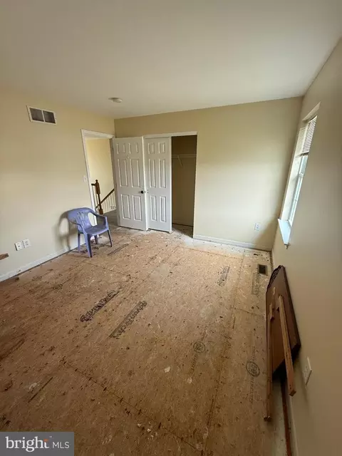 Bedroom - 215 N Sandy Ln, Sinking Spring, PA 19608 photo 4 of 5