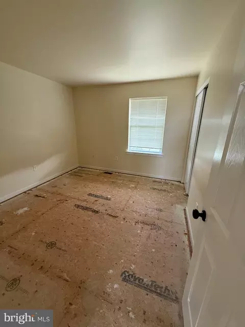 Bedroom - 215 N Sandy Ln, Sinking Spring, PA 19608 photo 3 of 5