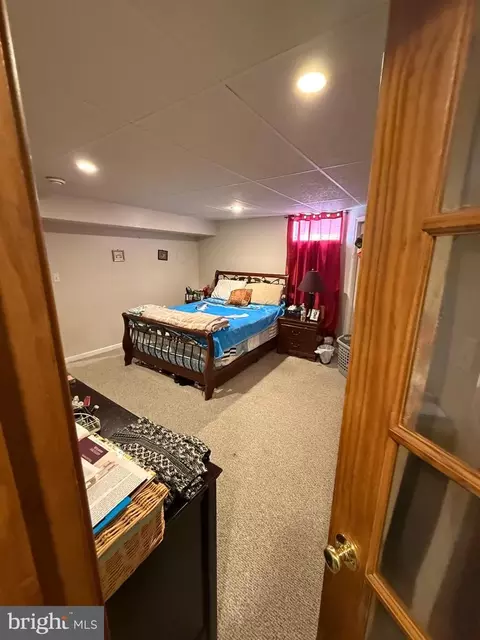 Bedroom - 215 N Sandy Ln, Sinking Spring, PA 19608 photo 1 of 5