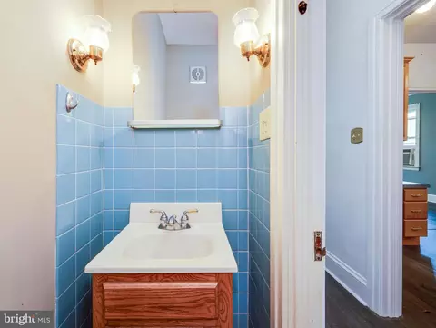 Bath - 1840 Philadelphia Ave, Reading, PA 19607 photo 3 of 3