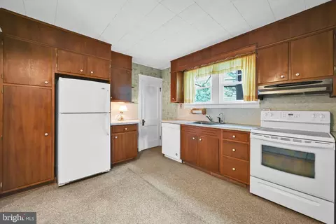 Kitchen - 41 Wilson St, West Lawn, PA 19609 photo 2 of 2