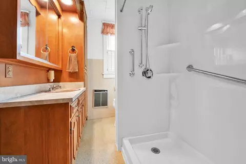 Bath - 41 Wilson St, West Lawn, PA 19609 photo 1 of 1