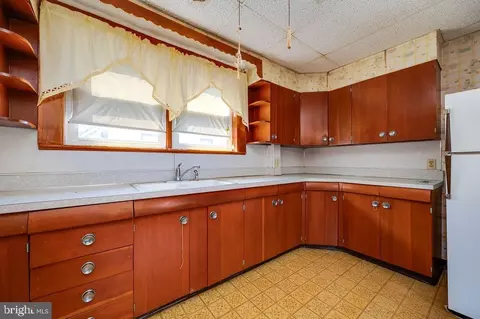 Kitchen - 1237 Carbon St, Reading, PA 19601 photo 3 of 4