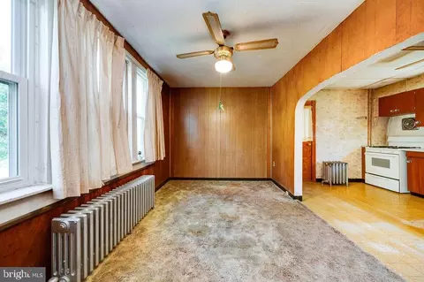 Living - 1237 Carbon St, Reading, PA 19601 photo 4 of 6
