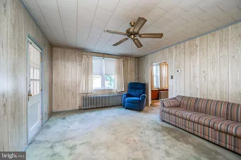 Living - 1237 Carbon St, Reading, PA 19601 photo 3 of 6