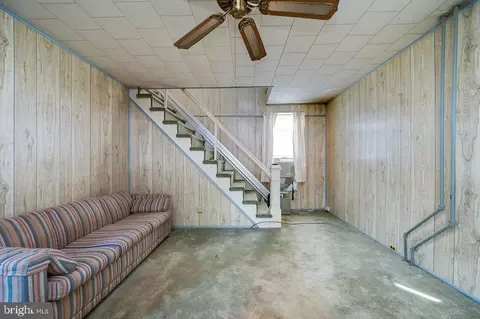 Living - 1237 Carbon St, Reading, PA 19601 photo 2 of 6
