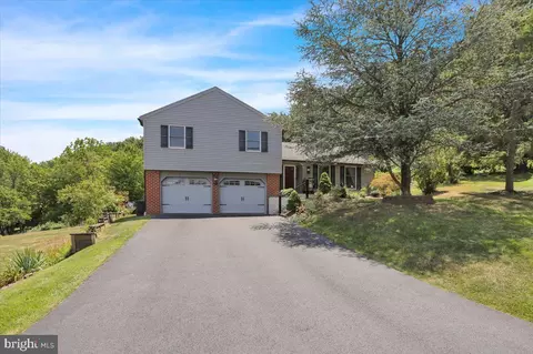 Exterior - 209 Pembroke Dr, Reading, PA 19607 photo 3 of 14