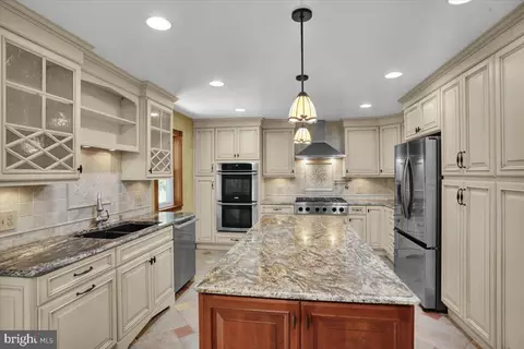 Kitchen - 209 Pembroke Dr, Reading, PA 19607 photo 4 of 7
