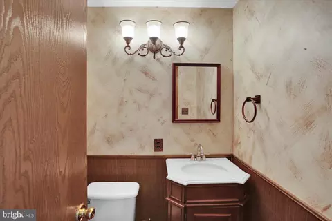 Bath - 209 Pembroke Dr, Reading, PA 19607 photo 5 of 5