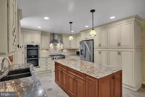 Kitchen - 209 Pembroke Dr, Reading, PA 19607 photo 3 of 7