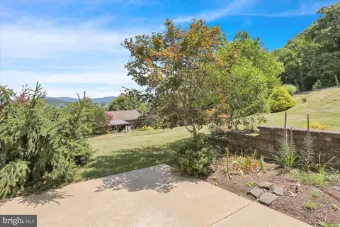 Exterior - 209 Pembroke Dr, Reading, PA 19607 photo 10 of 14