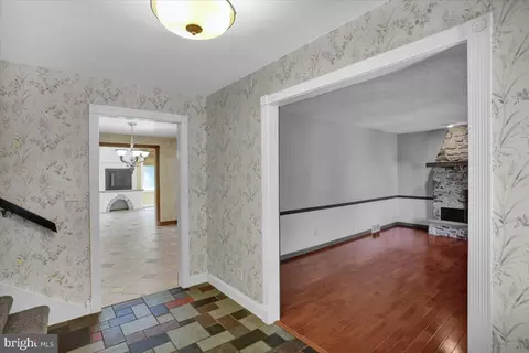 Entry Way - 209 Pembroke Dr, Reading, PA 19607 photo 2 of 4
