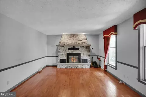 Living - 209 Pembroke Dr, Reading, PA 19607 photo 2 of 4