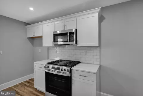 Entry Way - 317 2nd St, Reading, PA 19607 photo 2 of 4