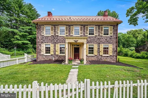 25 Unionville Rd, Douglassville, PA 19518
