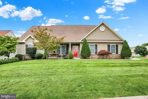 101 Day Lily Dr, Reading, PA 19608