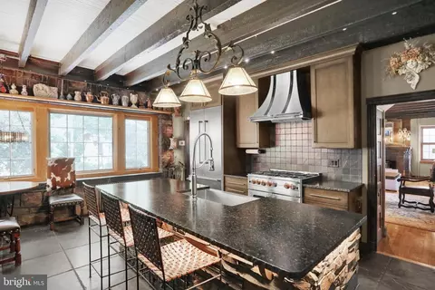 Kitchen - 459 Mount Penn Rd, Reading, PA 19607 photo 4 of 9