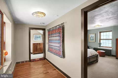 Entry Way - 459 Mount Penn Rd, Reading, PA 19607 photo 7 of 8
