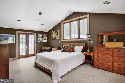 Bedroom - 459 Mount Penn Rd, Reading, PA 19607 photo 3 of 4