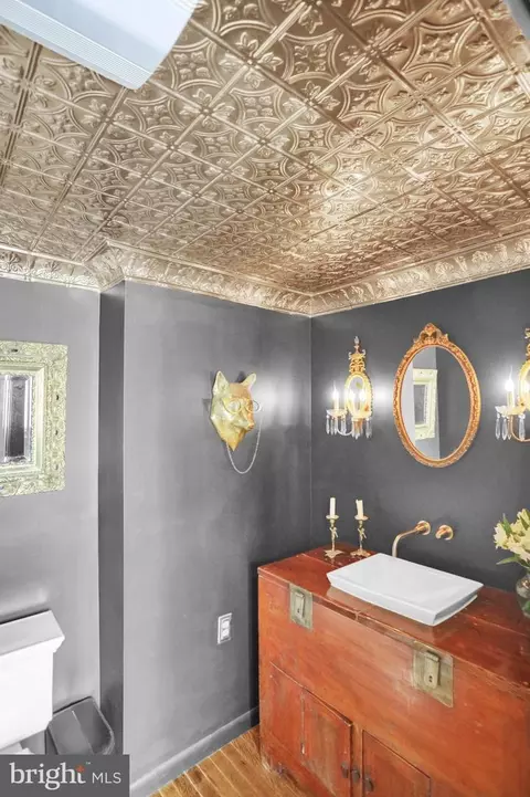 Bath - 459 Mount Penn Rd, Reading, PA 19607 photo 1 of 6