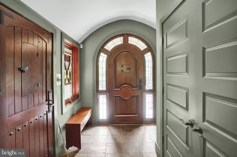 Entry Way - 459 Mount Penn Rd, Reading, PA 19607 photo 3 of 8