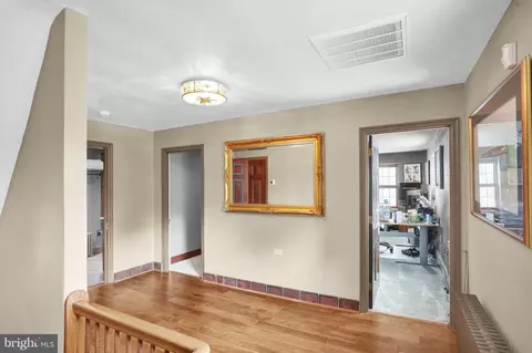 Entry Way - 459 Mount Penn Rd, Reading, PA 19607 photo 6 of 8