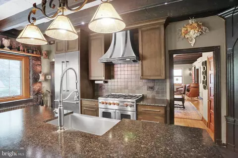 Kitchen - 459 Mount Penn Rd, Reading, PA 19607 photo 5 of 9