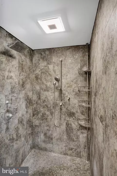 Bath - 459 Mount Penn Rd, Reading, PA 19607 photo 6 of 6