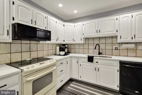 Kitchen - 7 Sandy Way, Reading, PA 19607 photo 2 of 5