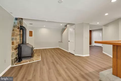 Living - 7 Sandy Way, Reading, PA 19607 photo 4 of 4