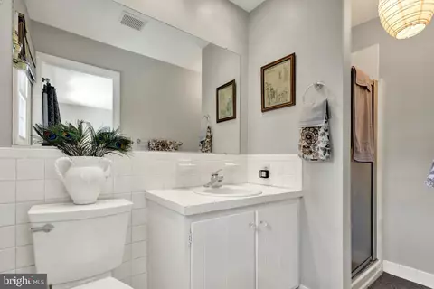 Bath - 7 Sandy Way, Reading, PA 19607 photo 4 of 6