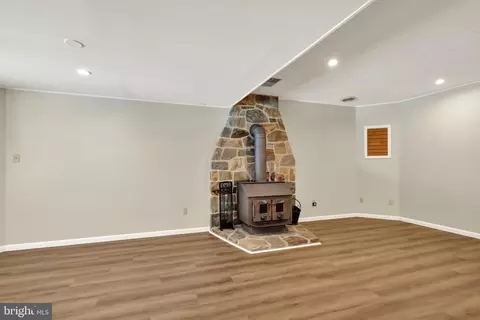 Living - 7 Sandy Way, Reading, PA 19607 photo 3 of 4