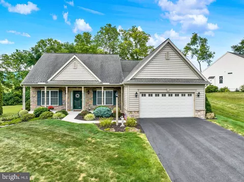 295 Copper Beech Ln, Womelsdorf, PA 19567