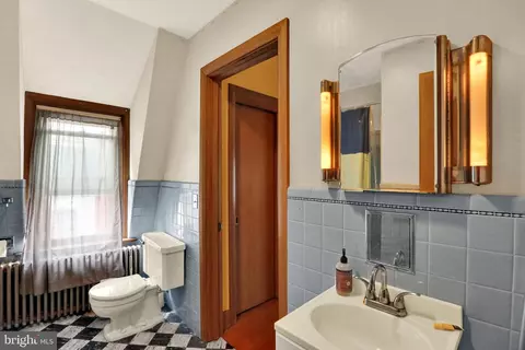 Bath - 132 Windsor St, Reading, PA 19601 photo 1 of 9