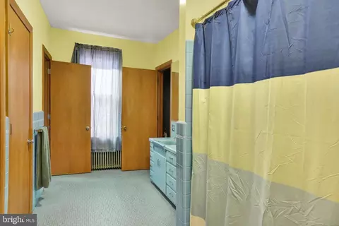 Bath - 132 Windsor St, Reading, PA 19601 photo 6 of 9