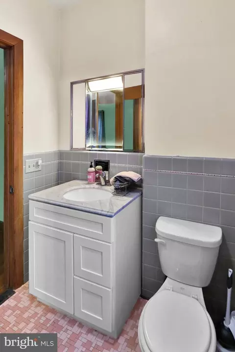 Bath - 132 Windsor St, Reading, PA 19601 photo 5 of 9