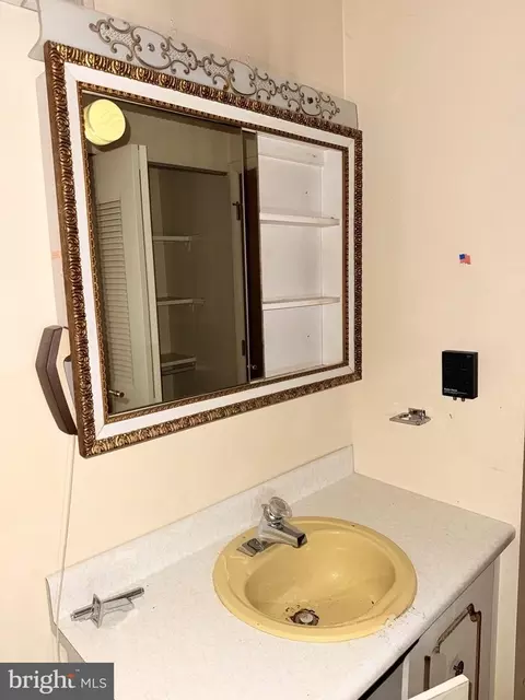 Bath - 407 S Wyomissing Ave, Reading, PA 19607 photo 3 of 3