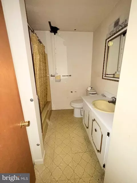 Bath - 407 S Wyomissing Ave, Reading, PA 19607 photo 2 of 3