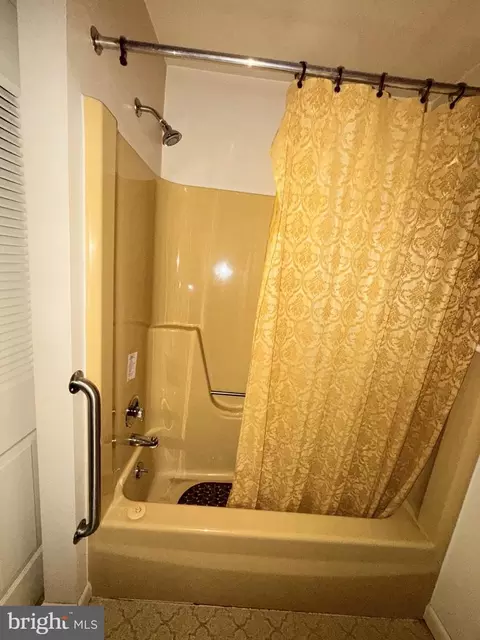 Bath - 407 S Wyomissing Ave, Reading, PA 19607 photo 1 of 3