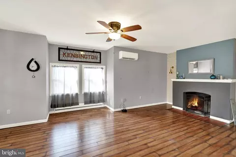 Living - 36 Laird St, Reading, PA 19609 photo 1 of 4